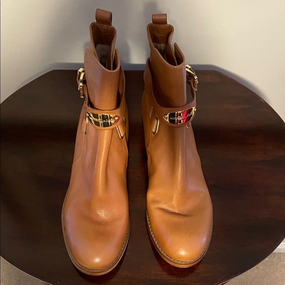 Chic Michael Kors Tan Leather Ankle Booties - Picture 2 of 9